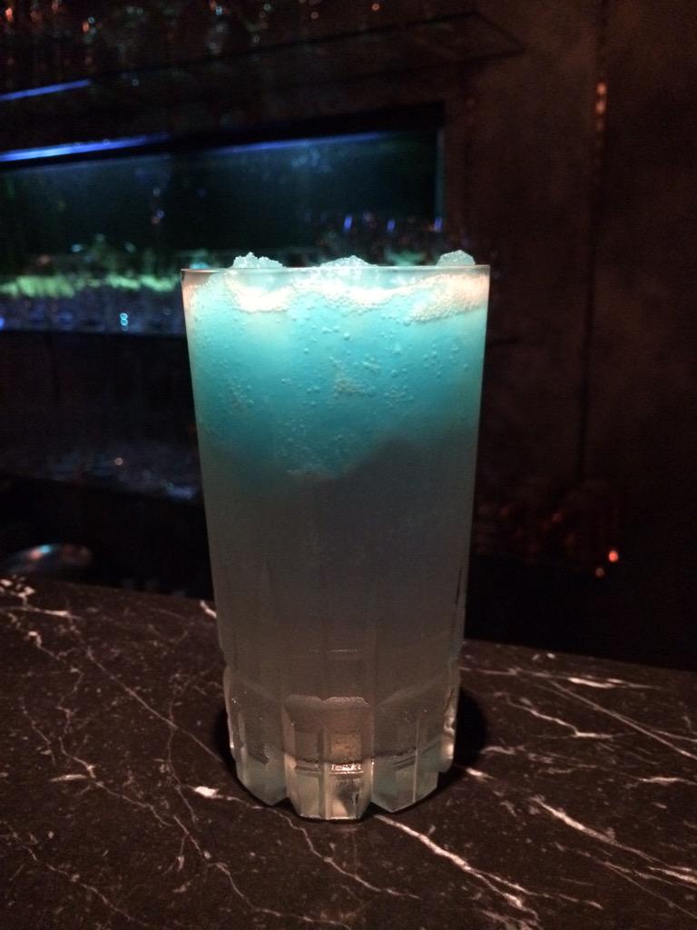 bar_fake's tweet image. サザンビーチをイメージしたカクテルが完成🍸