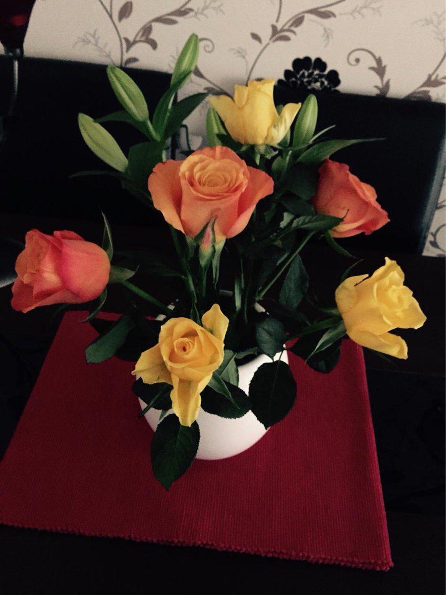 EmmaNewman84's tweet photo. If heaven had a florist I'd send my Nan her favourite flowers. Can't believe it's been just over a year 💕 #family http://t.co/BV1YikaEU8