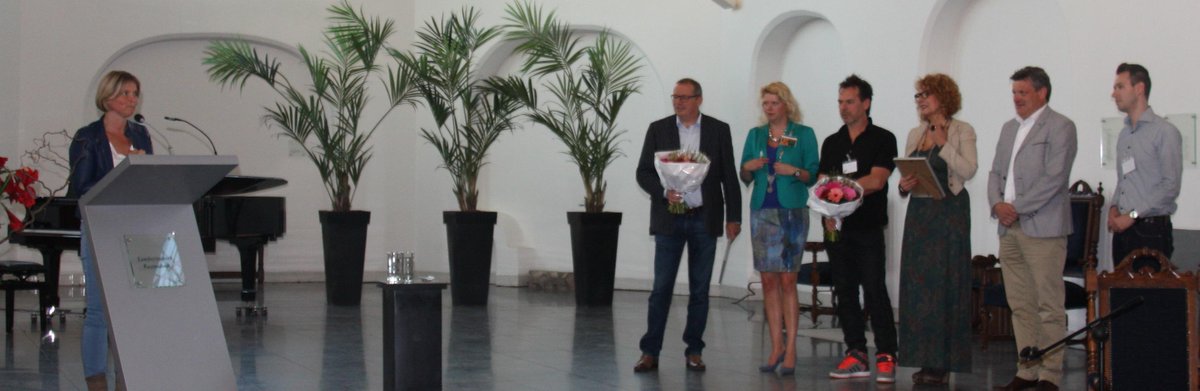 maakdeswitch's tweet image. Melkveebedrijf Kamp wint #MVO-prijs Geertruidenberg 2015. 1e agrarier die een #MVO-prijs wint.Gefeliciteerd! @vogweb