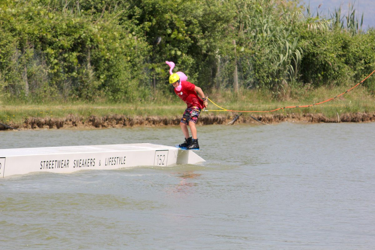 movimentolabel's tweet photo. #cortonatwitter #love #trasimenowakepark #cortonatshirt #trasimenolake #wakeboarding #cortonasport #enjoythecommunity http://t.co/fHUdoxs20N