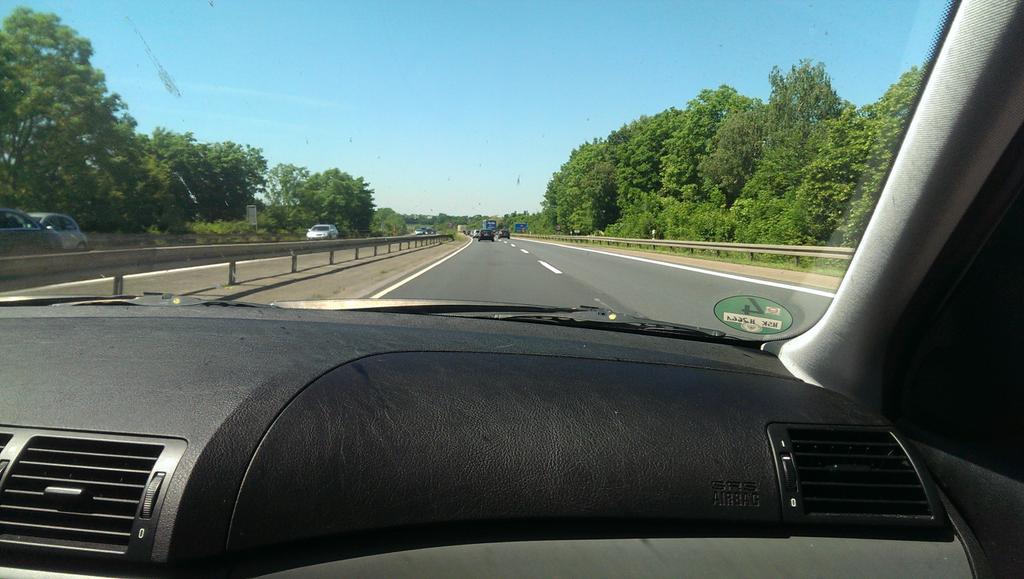 AngerGuysLP's tweet image. 1000 Grad und wir sitzen im Auto -.-
#YOLO :D