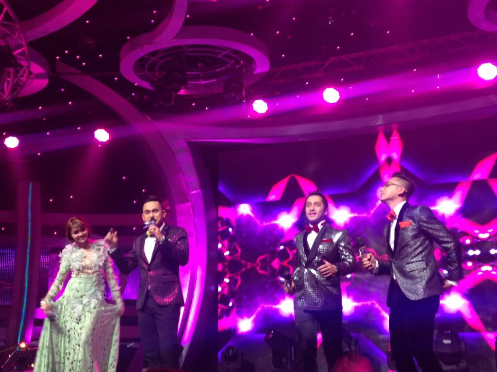 Indosiar's tweet photo. Mau lihat host #DAcademy2 @ramzi_tebe @dhikacungkring @irfanhakim @Rina_Nose nyanyi? Nonton lagi yuk pkl 12.00 WIB

http://t.co/I3nnyluZAN