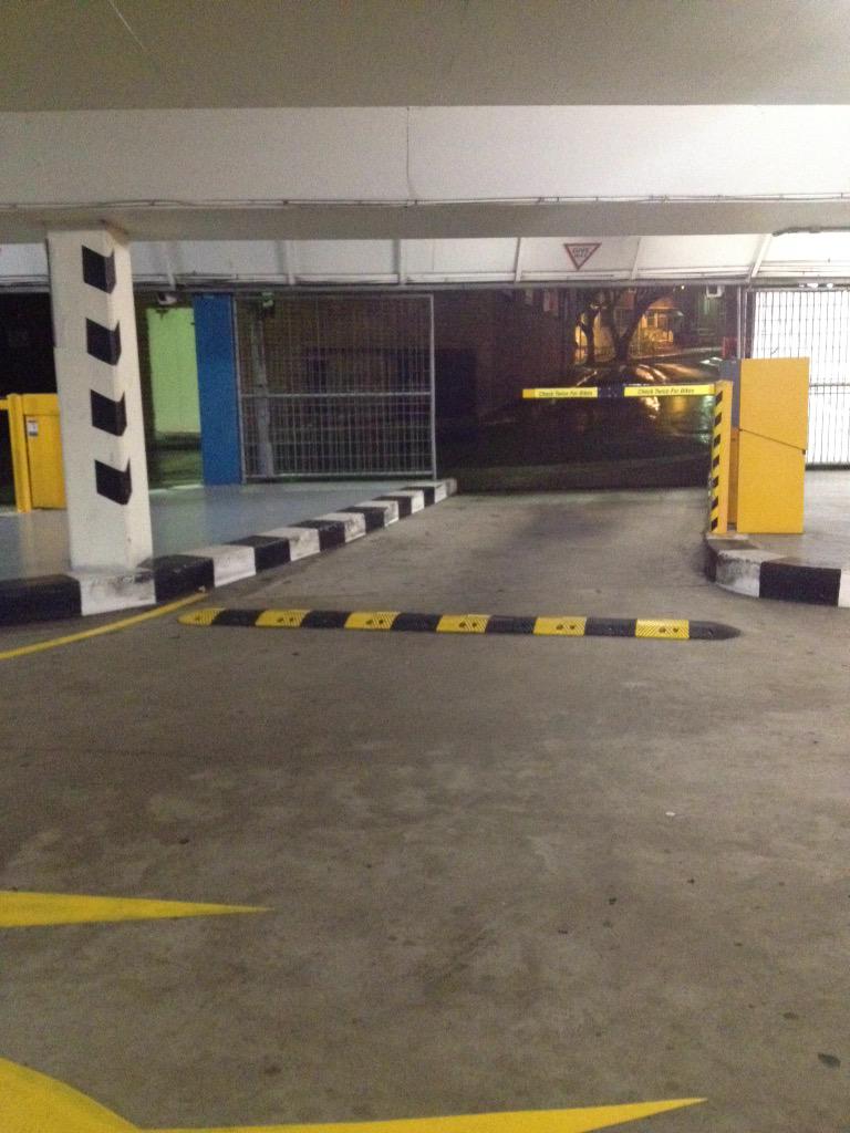 ashleighHeyHey's tweet photo. @LDunkan been working in this cold car park for 9 nights. #notajoke http://t.co/cAQUZO14lS