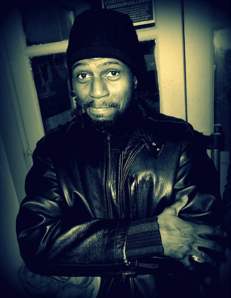 Salam les amis!! Voiçi mon nouveau compte twitter, vous pourrez ainsi suivre mes actualités .
Nio Far ......