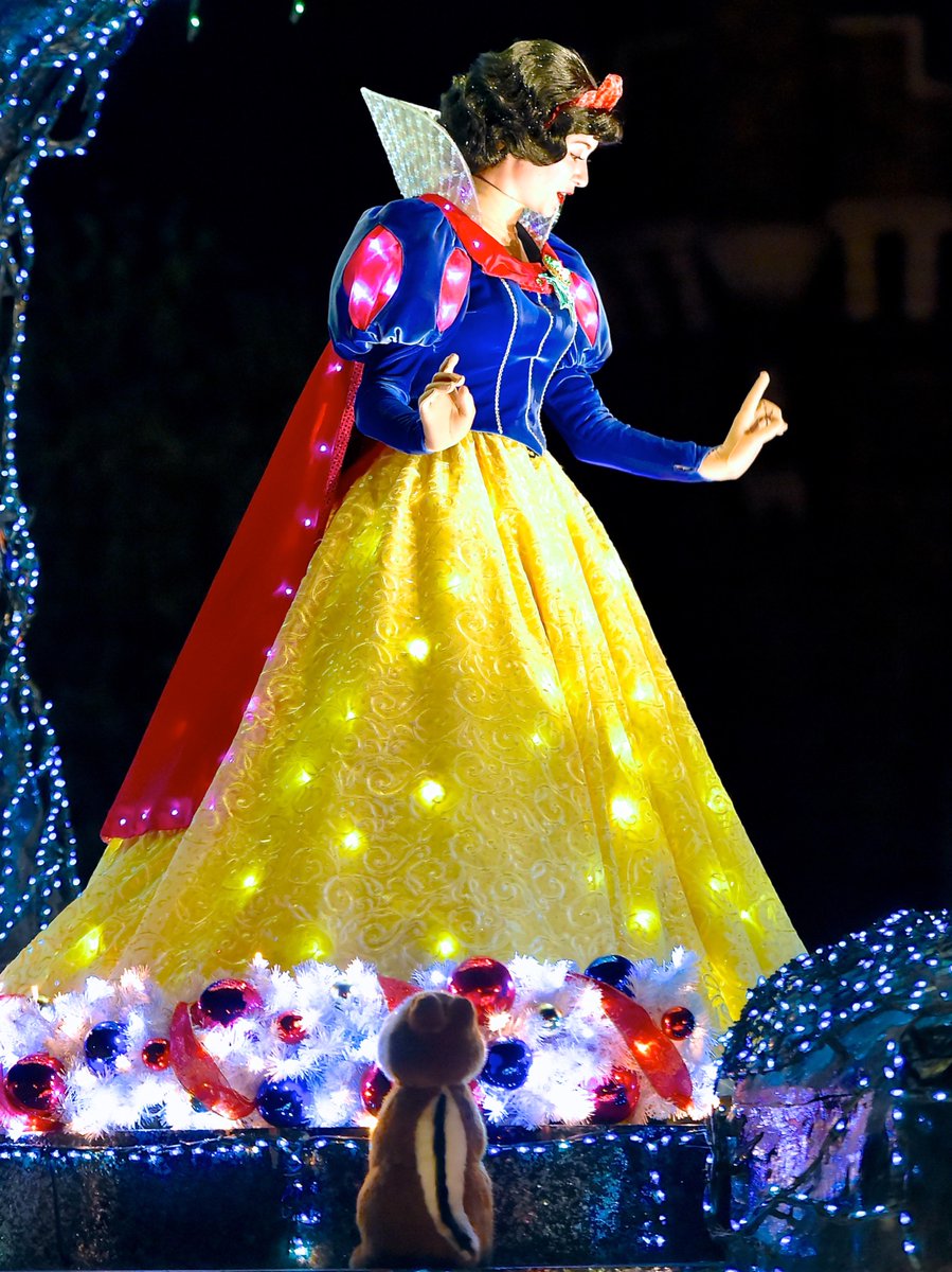 MezzoMikiD's tweet photo. 動物たちとお話しする白雪姫☆
http://t.co/bFUUpozLtz http://t.co/Eh9QIvf23g