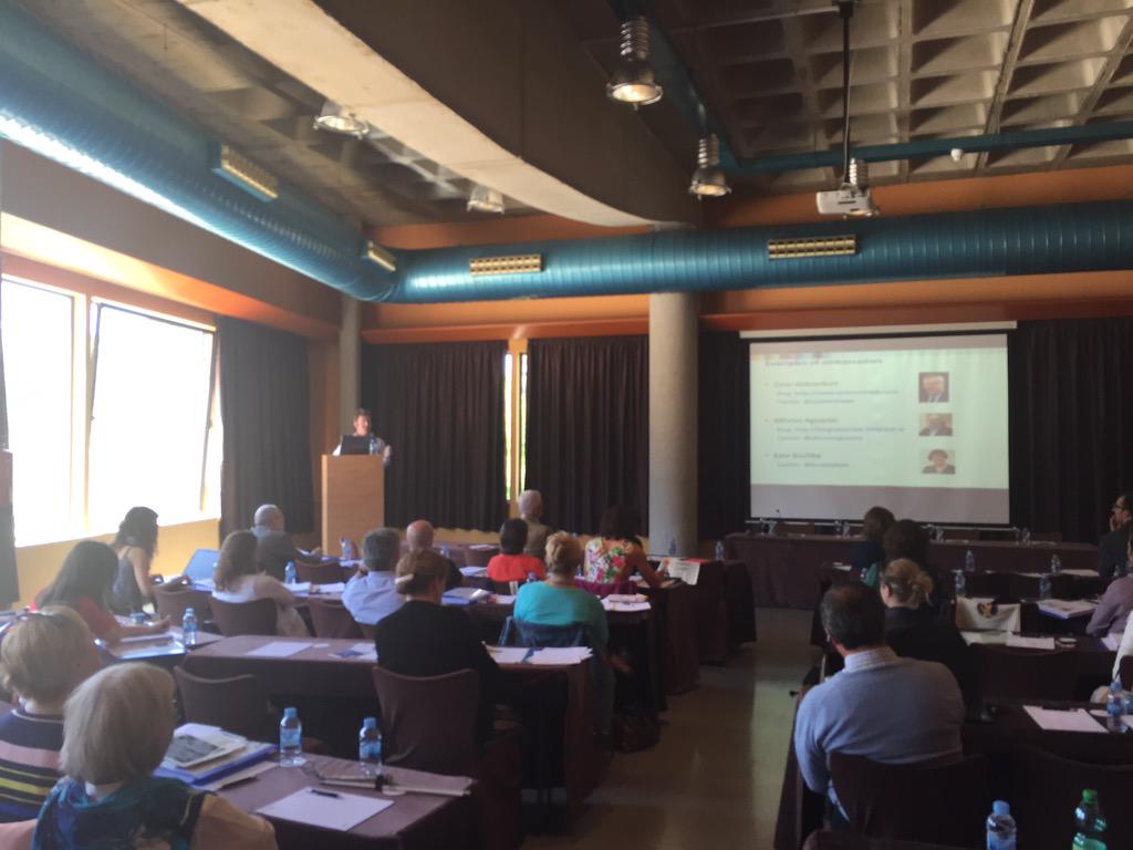 ROB_CAMP's tweet photo. How and why to comunícate as patients, researchers @eurordis #express2015 http://t.co/lbagTKoFws