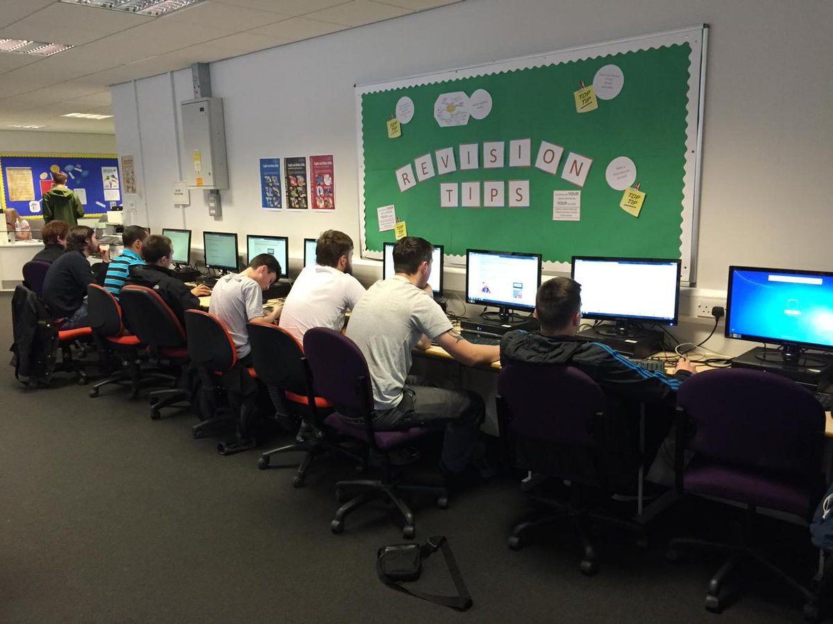 LCC_ESS's tweet image. New #apprentices working their way through Initial Assessments and diagnostics. Good luck everyone...#Apprenticeships