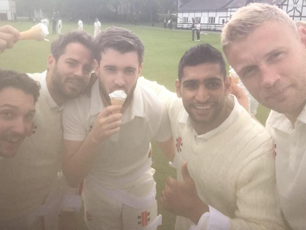 jackwhitehall's tweet photo. Redknapp can't work out how to eat a Mr Whippy! http://t.co/xRyD8lf8pW