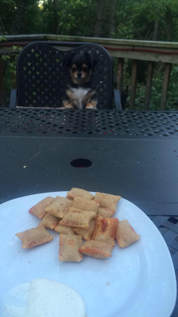 GirlsNoteBook's tweet photo. Dinner dates with bae http://t.co/6UIyB0lmYS