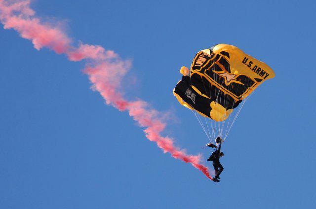 The Golden Knights will be here this weekend at #AirFest15. rockfordairfest.com/portfolio-view…