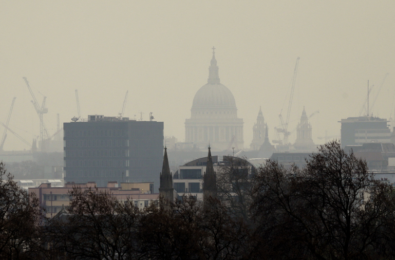 Лондон foggy. Загрязнение воздуха в лондоне. Смог в лондоне 1952. Какой воздух в лондоне. Экология лондона.