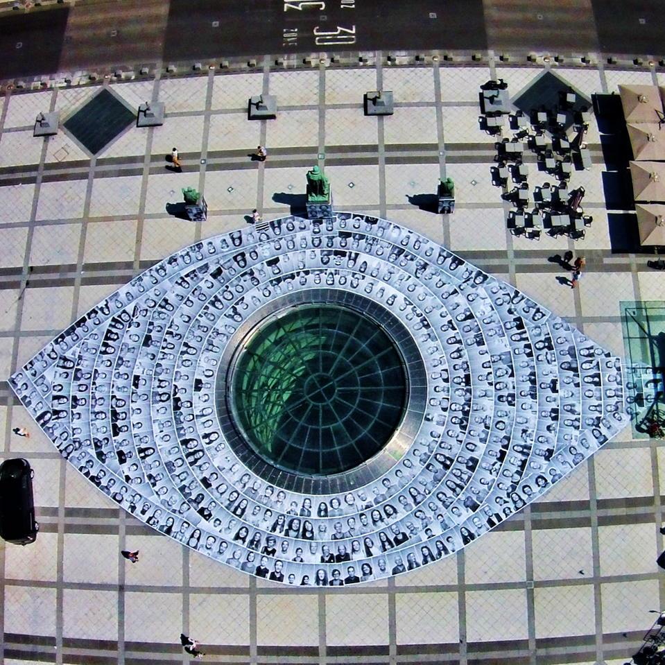 JRart's tweet photo. Amazing @insideoutproject in Chambery France yesterday - photo by @dylan_maquet http://t.co/8DOFYZaAvn