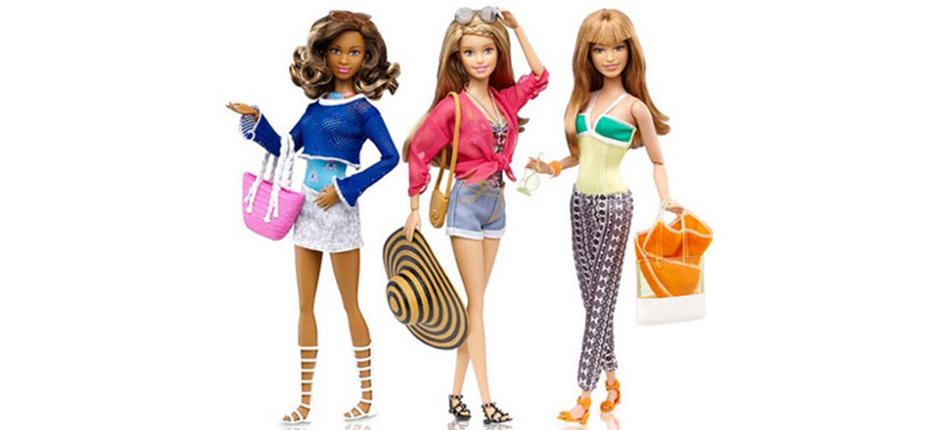 VogueSpain's tweet photo. [VOGUE NEWS] Tras 56 años de puntillas, llega su liberación: Barbie estrena zapatos planos http://t.co/mb4AajVkeu http://t.co/dbejHbmJ56