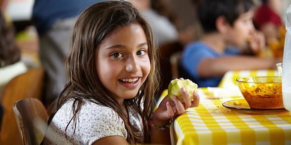 FundlaCaixa's tweet photo. Presentamos nuestro #EstudioSocial 40 sobre cómo afecta la crisis a la situación de los niños. http://t.co/ftvYgvDTbl http://t.co/aRm9Vr3F2k