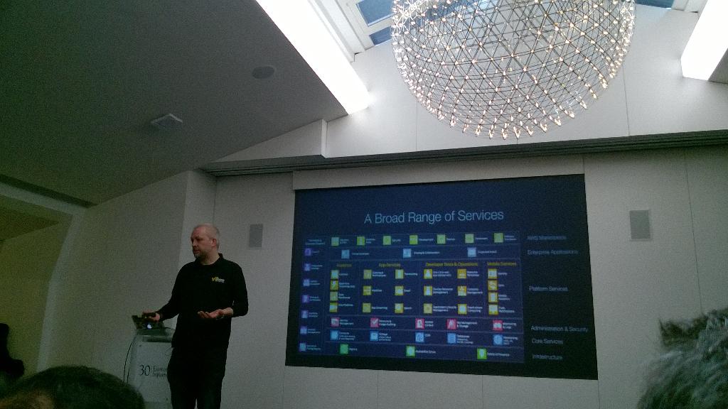 BrianLinuxing's tweet image. .@ianmmmm discussing  #aws101 in London