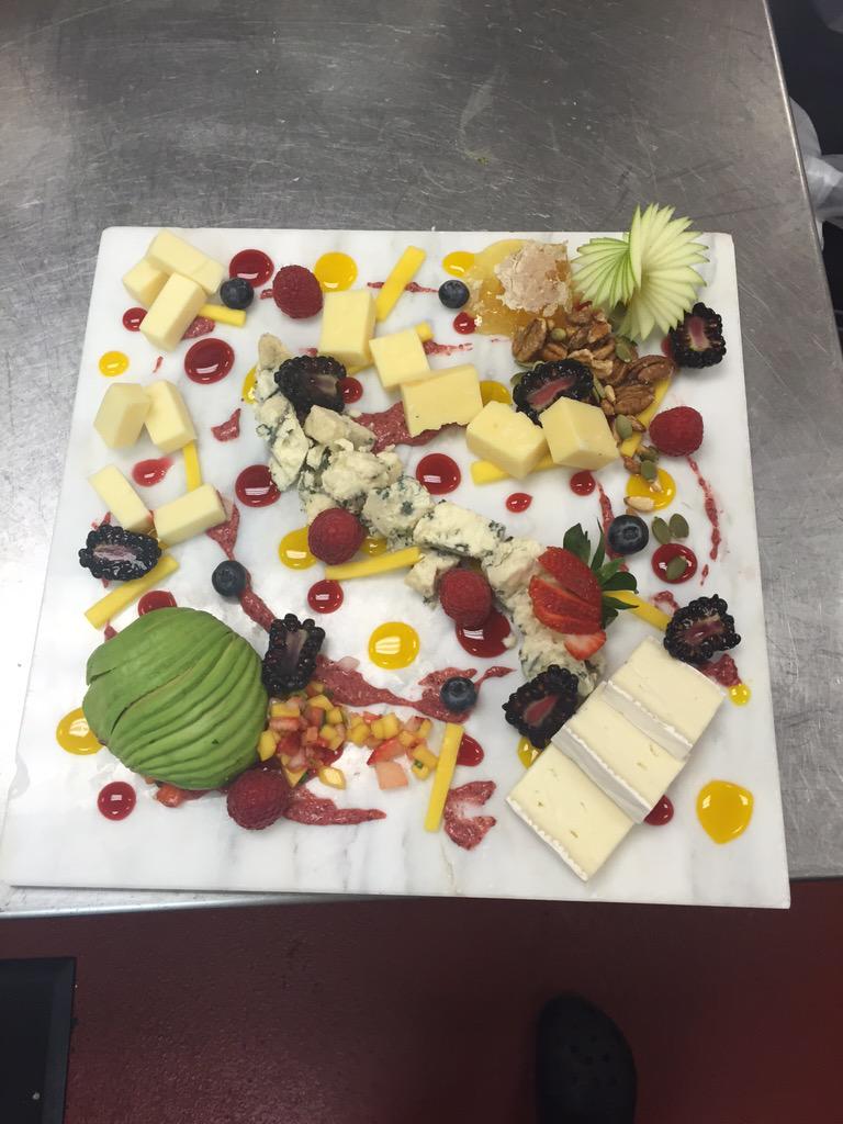 ChezRafiki's tweet photo. Cheese plate http://t.co/K0m9JBZZ7R