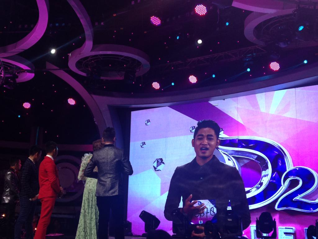 Indosiar's tweet photo. Kaya gini penampilan @DA2_Irwan waktu pertama kali audisi.. Gantengan dulu atau sekarang dangduters? #GrandFinalDA2 http://t.co/vEzm0ErP7A