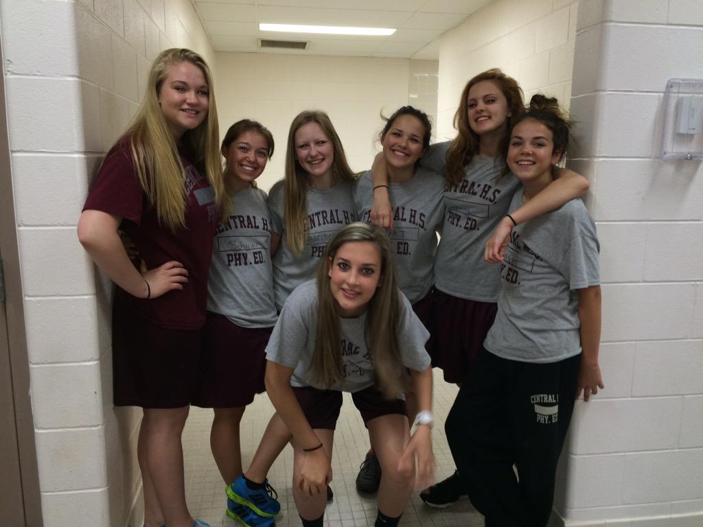 MoatAbigail's tweet photo. Gonna miss these goons💜✊ http://t.co/0wgh0pLx2r