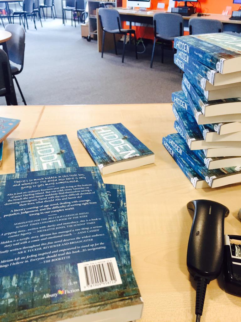 <a href="/MiriamHalahmy/">Miriam Halahmy</a> <a href="/AlburyBooks/">Albury Books</a> @ShelvingSheep: Immersed in copies of Hidden plus photo