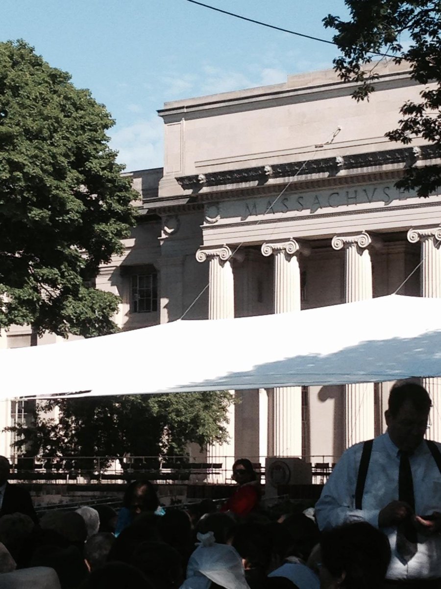 DThornton's tweet photo. Awaiting the #MIT2015 graduates in sunny Killian Court. Beautiful day for a celebration! Congratulations Jennifer!! http://t.co/vwOE57kBy3