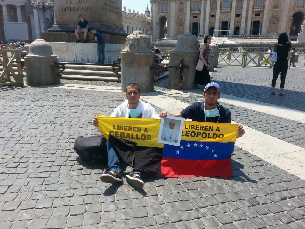 marianasuarezu's tweet photo. #UltimaHora nuestros concejales @JoseVicenteG y Martín paz (tachira) se unen a la Huelga de hambre desde el VATICANO http://t.co/7mlIXFKOxA