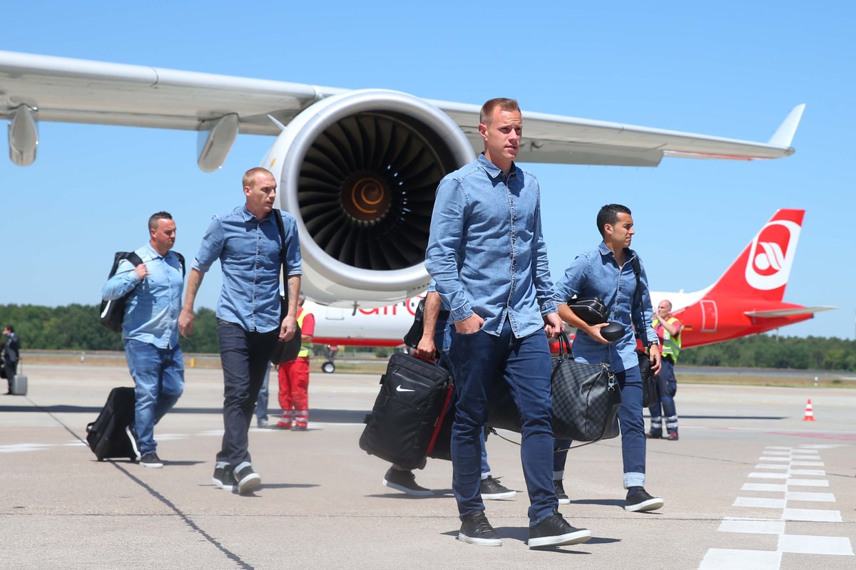 ChampionsLeague's tweet photo. Welcome to Berlin, @FCBarcelona – loving the look! #UCLfinal http://t.co/3SQctJGK1K