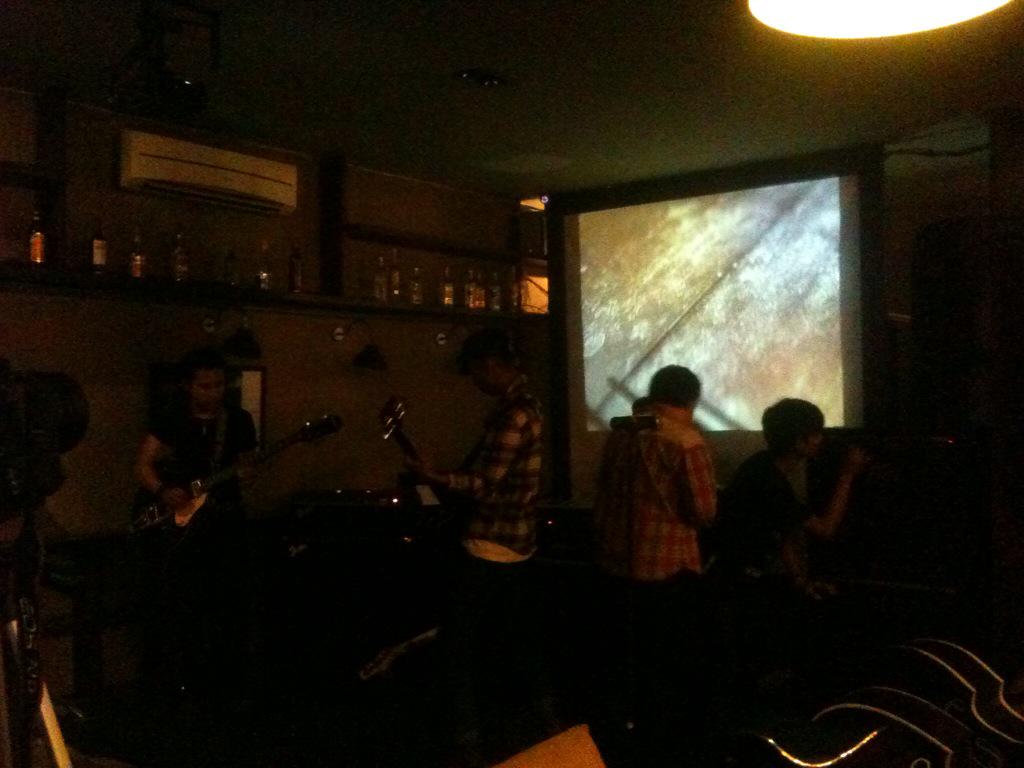 BITA_bdg's tweet photo. Bersatu dlm keriaan pesta @BDG_Rockabilly malam ini di @DASH_CAFE ... Merapatttt !! http://t.co/VqtLA1Yotm