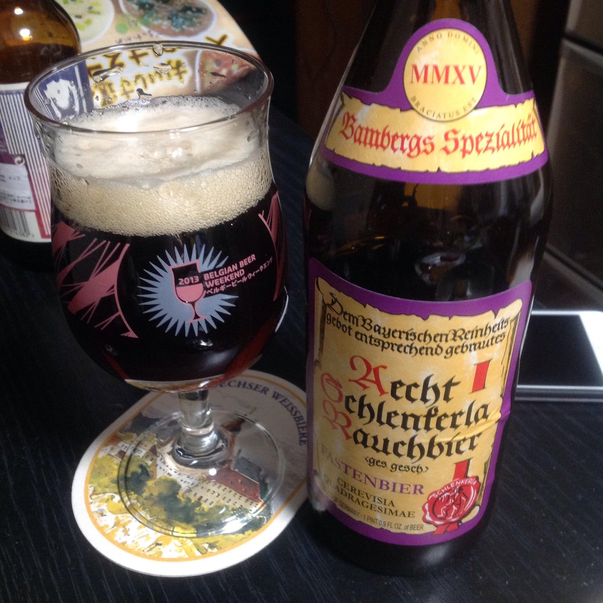 シュレンケルラ・ラオホで飲んだ事ない奴があったので。嗅いだ瞬間、ソーセージとかベーコンとかの燻煙の香りがします。飲み口はラガーっぽい感じかなあ…飲み込んだあとは麦の甘さと香りに燻煙の香りが混じってウマウマです。