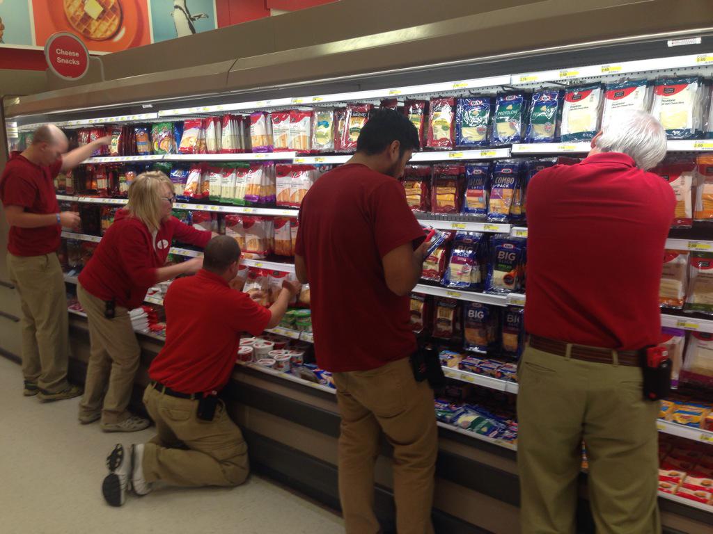 leahdyce's tweet photo. Driving #freshness at T2321 today! #BestTeamInRetail @ShannonGehrmann  @DaleVenteicher @sarahames2321 http://t.co/sJaipVKYcB