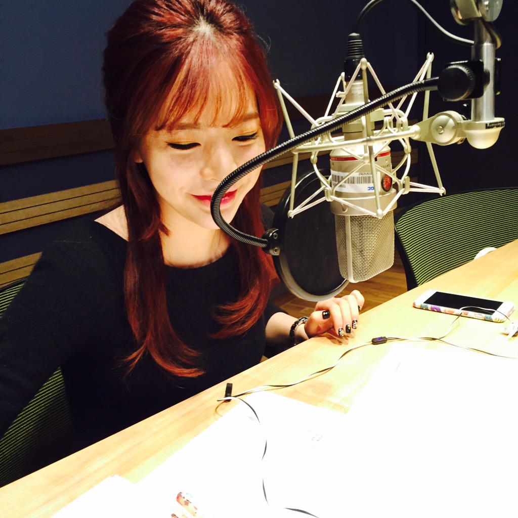 [OTHER][06-02-2015]Hình ảnh mới nhất từ DJ Sunny tại Radio MBC FM4U - "FM Date" - Page 16 CGvfrU-U8AAaFAy