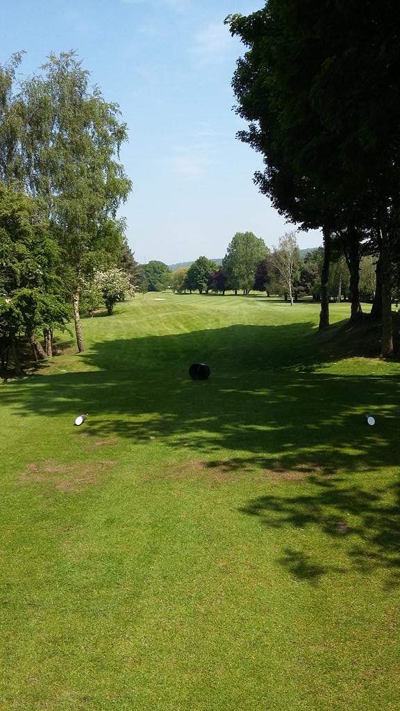 K_Doggggg's tweet image. @BroughGolfClub just putting the finishing touches ready for the Brough classic! #divoting #stripes
