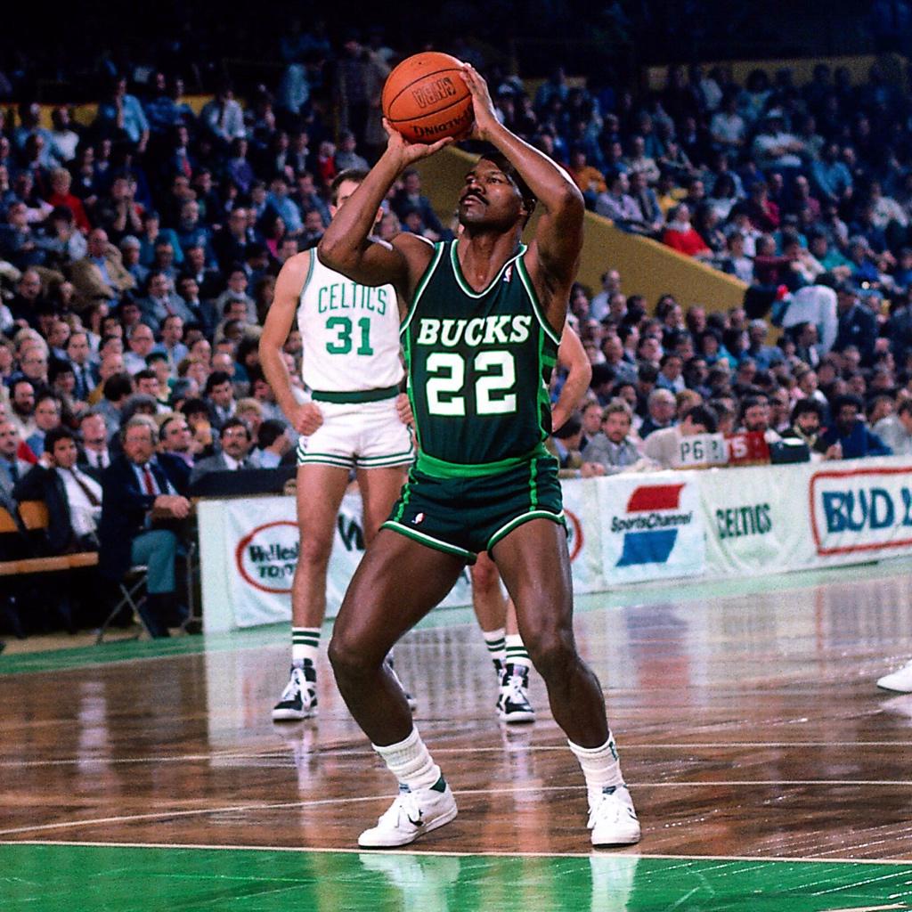 Milwaukee Bucks Home & Road Jersey History Photo Gallery