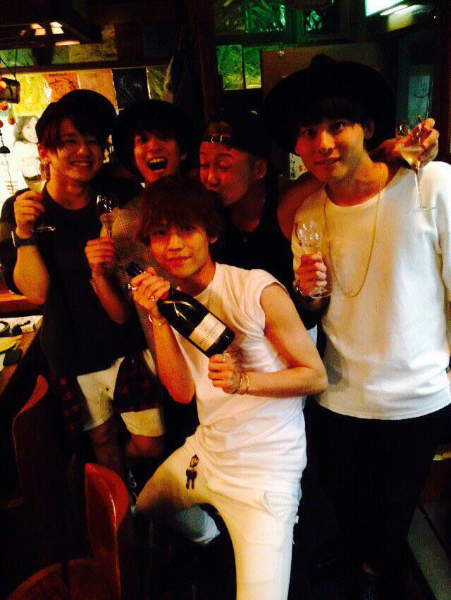 Da_iCE_TORU's tweet photo. 誕生日迎えました仙台にて！

みんなありがとう。本当に感謝。
そしてスタッフの皆さんもありがとうございます。

そしてメンバー、ありがとう。
最高だよお前ら4人。 http://t.co/Qsw6XsHDfF