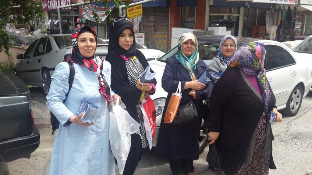 durbeyakdogan's tweet photo. Demetevlerde bugün  3250 adet broşür dağıttık. @halukipek06 http://t.co/Rj1YlZHFNk