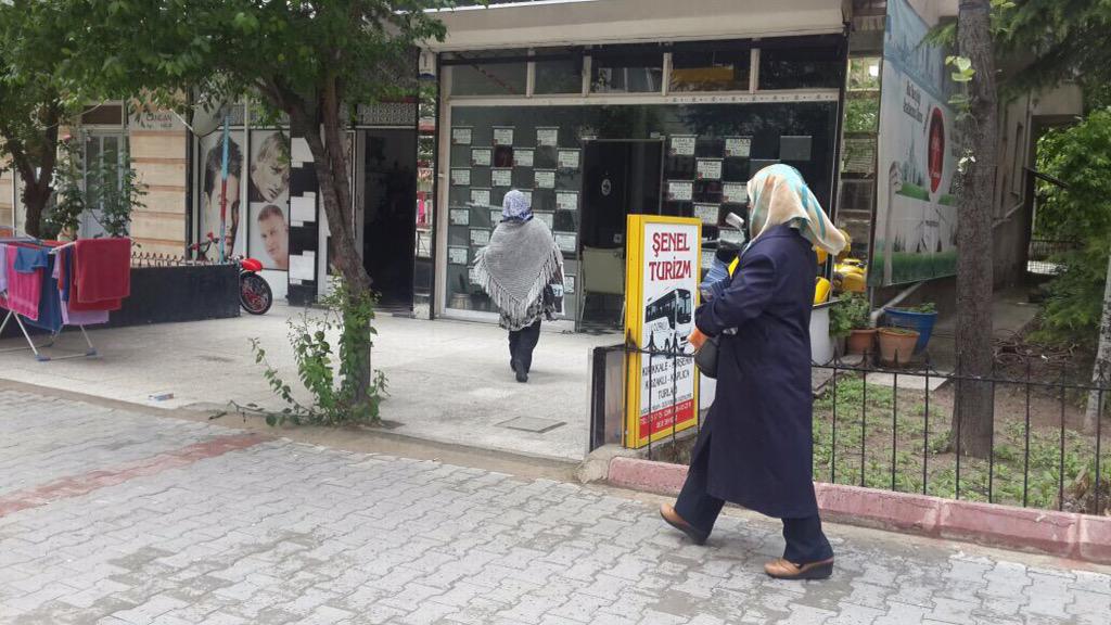 durbeyakdogan's tweet photo. Demetevlerde bugün  3250 adet broşür dağıttık. @halukipek06 http://t.co/Rj1YlZHFNk