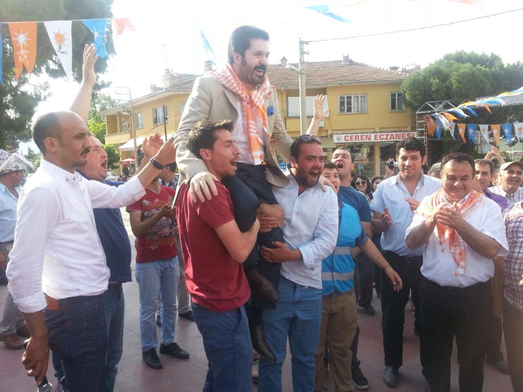 Milletvekili adayımız Sayın <a href="/SavciSayan/">Savcı Sayan 🇹🇷</a> ile birlikte #Ödemiş ilçemizde esnaf ziyaretindeyiz.