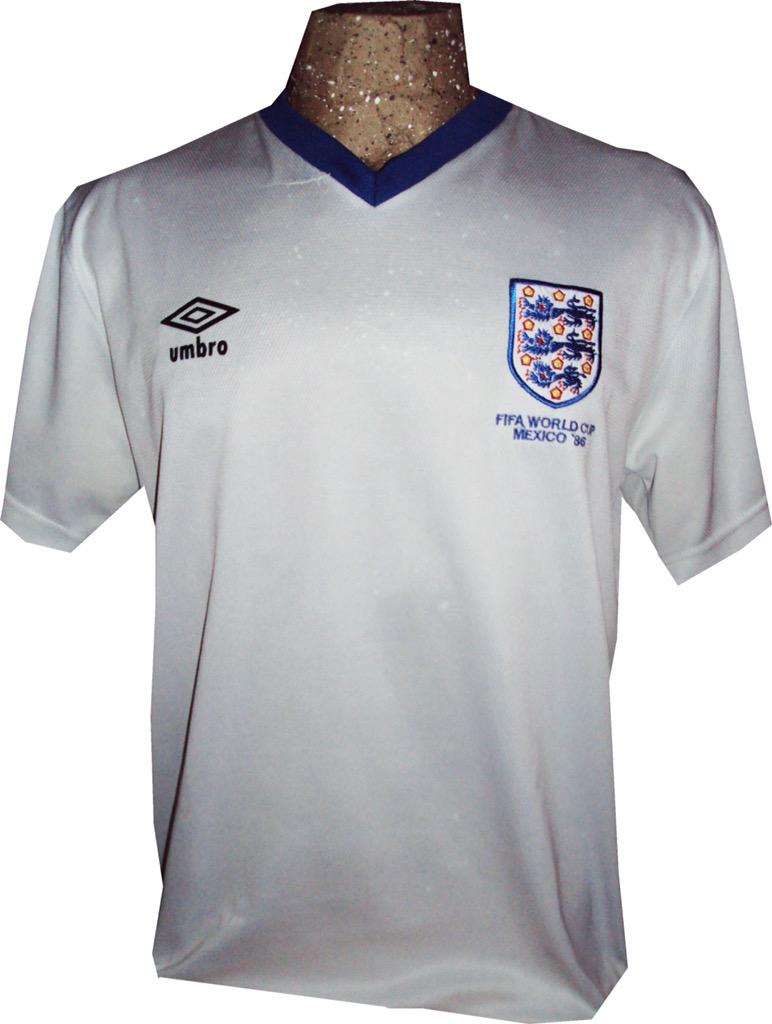 FutbolRetroCami's tweet photo. Empezamos con el sorteo! Para participar tenéis que seguirnos y RT! A elección: Gary Lineker 1986 y Raúl, debut 1994. http://t.co/GJ8x37p9SG