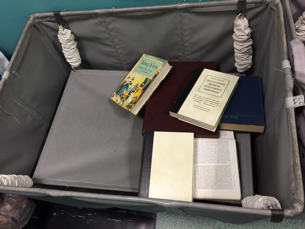 LibrarianKiki's tweet photo. Emptying the donations bin is a never ending job! #LibWorkIT #librarylife #thankfultohavedonations http://t.co/04UKJMkjsd