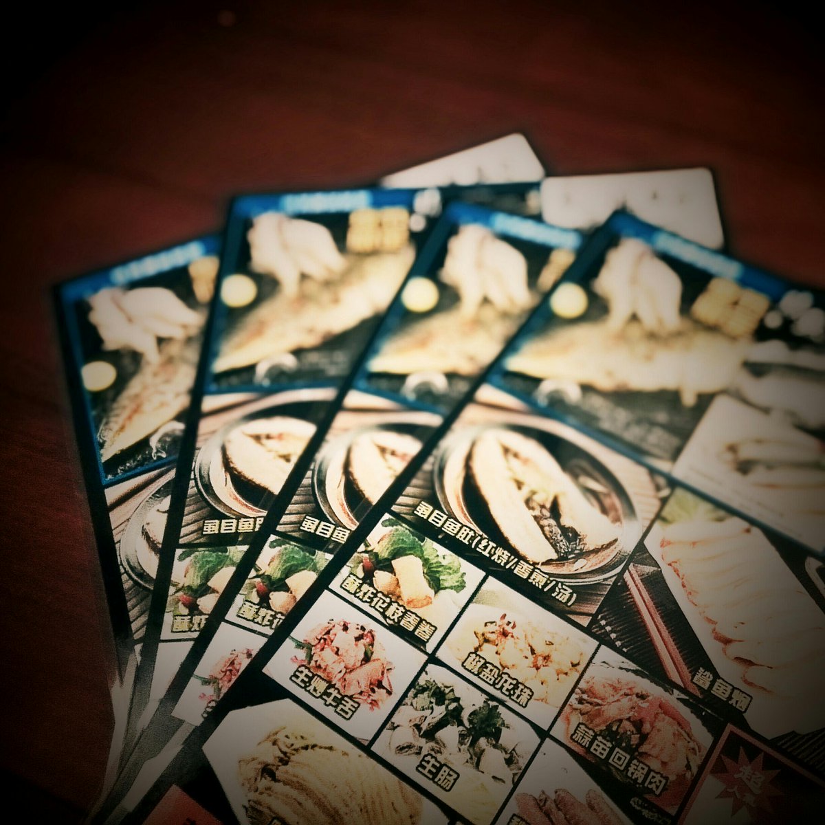 halusan's tweet image. 这次帮老爸店里设计的春夏季节限定的新菜牌，激光打印出来的效果还真不错啊！这次新菜色还多了很多充满海洋风味的料理哦！#FB