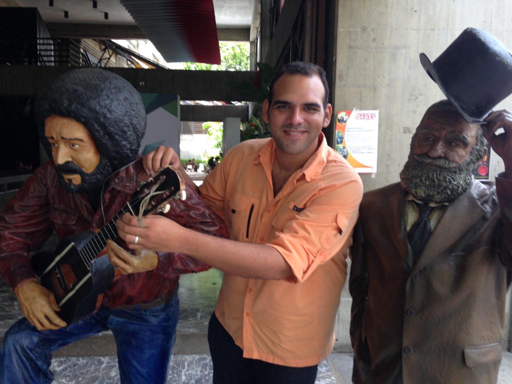 @C4trio con el Compaito Alí y Armandito. Jajajaja dos grandes Maestros del arte venezolano. Admiración total