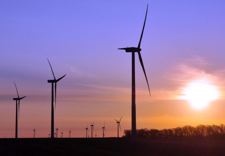 Yahoo's tweet photo. The wind industry fights to take flight in the U.S. http://t.co/130GnQXfXz by @wordsofwalsh #WorldEnvironmentDay http://t.co/XlOjSL487W