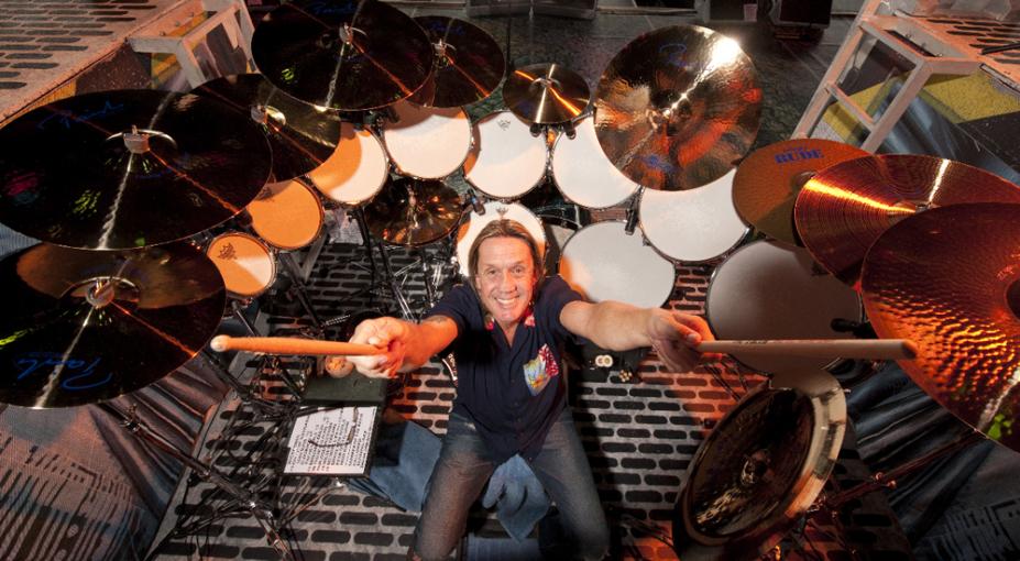 Happy birthday to Nicko McBrain! Up the Irons! 