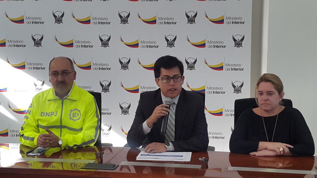 PoliciaEcuador's tweet photo. Operativo "Aspirante 3" se desarrolló ayer y hoy en #Bolívar y #Pichincha con participación de 96 policías http://t.co/J43TsHLr0m