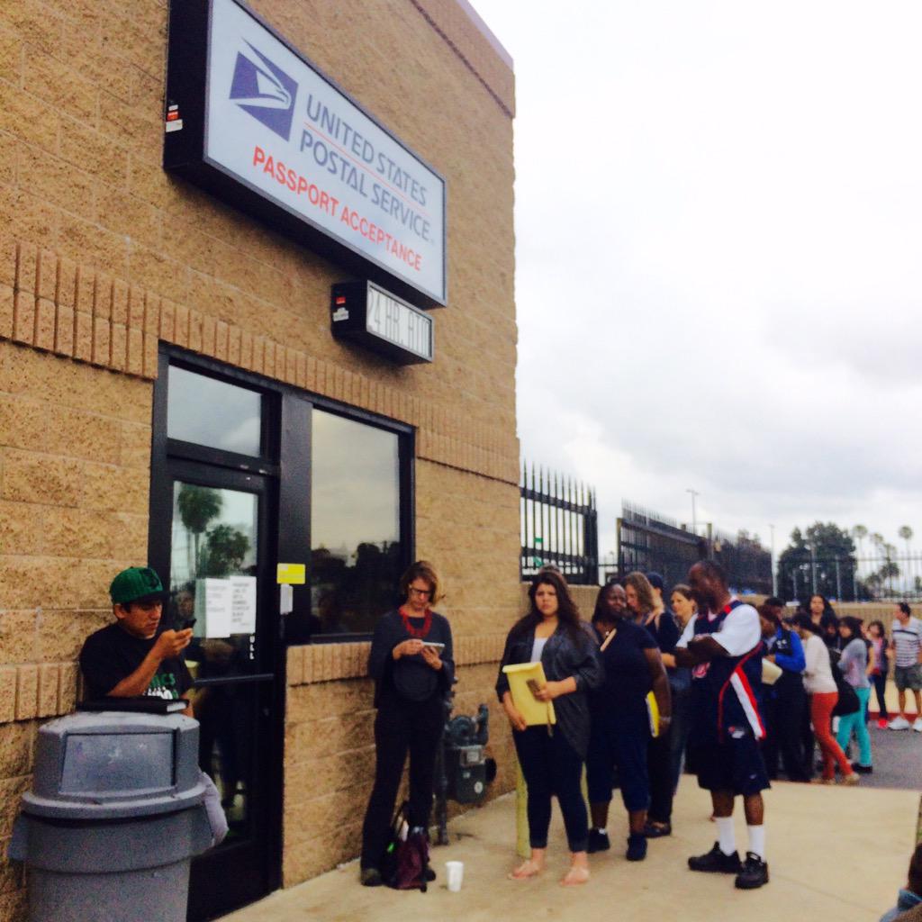 carlospiaggio's tweet photo. @USPS worst #passport service ever!! Long lines, waiting on the street, VERY rude service! #YouSuck ! http://t.co/kr9Pxzn3G0