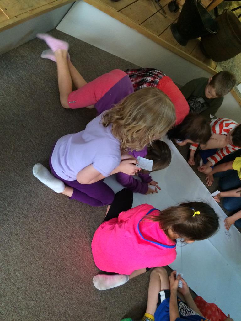 MmeLabun2's tweet photo. Making crafts at the St James historical society.  #learning http://t.co/KsGXd6RYRi