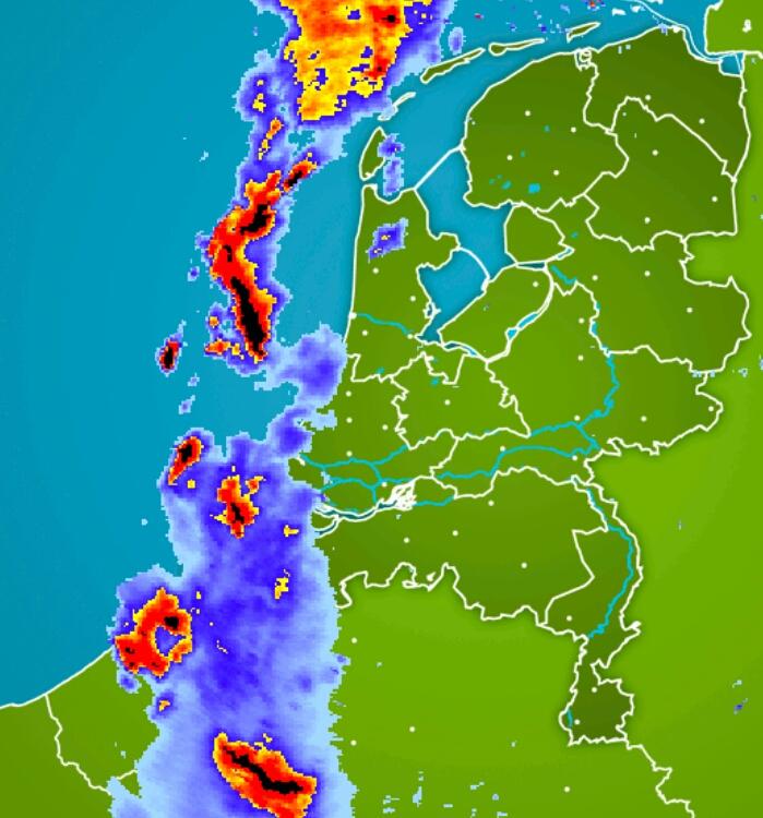 candykane1978's tweet photo. Gauw de afwas en was buiten zetten. Wasmiddel erbij en klaar. En wie zegt dat het huishouden lastig is 😉 #grapje http://t.co/CKZ1SzXw4w