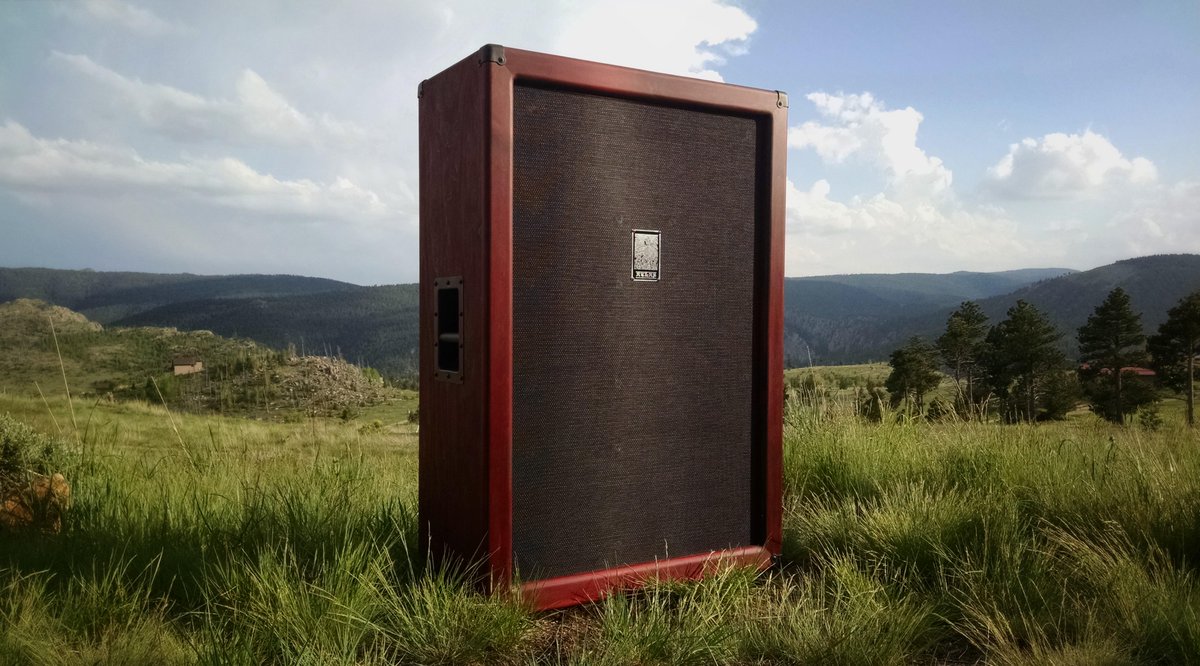 AtlasCabinets's tweet photo. Totem 6x12. #atlascabinets #Blood #thunder #guitar http://t.co/BAct0A1EEs