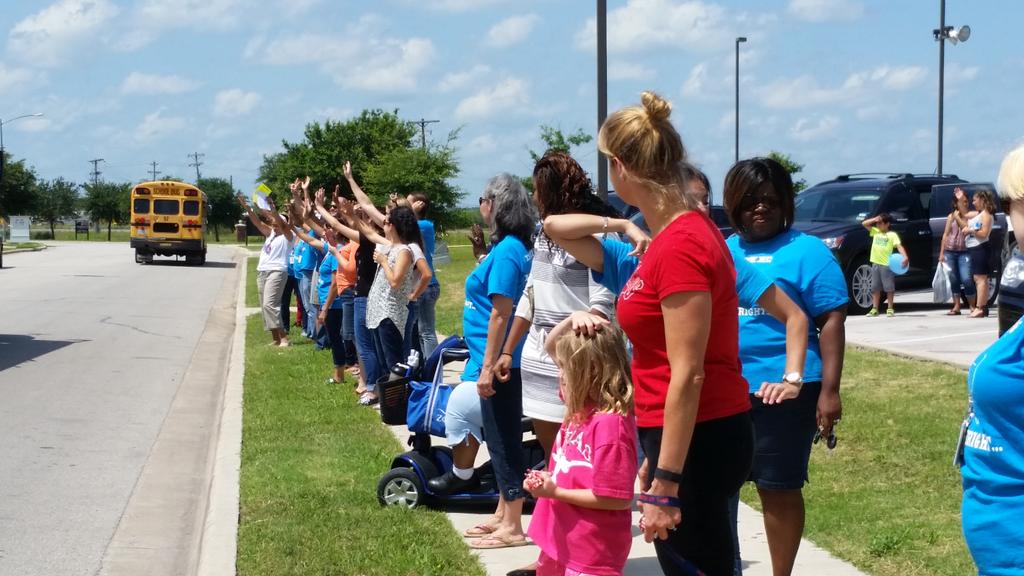 pmeseagles's tweet photo. Final send off of 14-15! Gonna miss all of our eagles! Have a great summer! #ManorISD http://t.co/HOoarPMI38