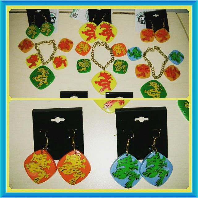 cats_like_us's tweet photo. #fakelite Friday! Check out these dragon charm bracelet’s with matching earrings from #hullabaloo. Shop www.catslik… http://t.co/VKojxm3tAF