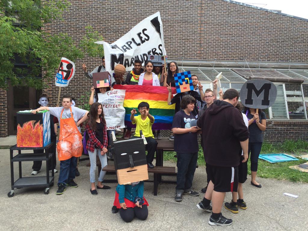 maplesart's tweet photo. Great art parade @Maples1330 artists!!! http://t.co/s9ucGEU0J5